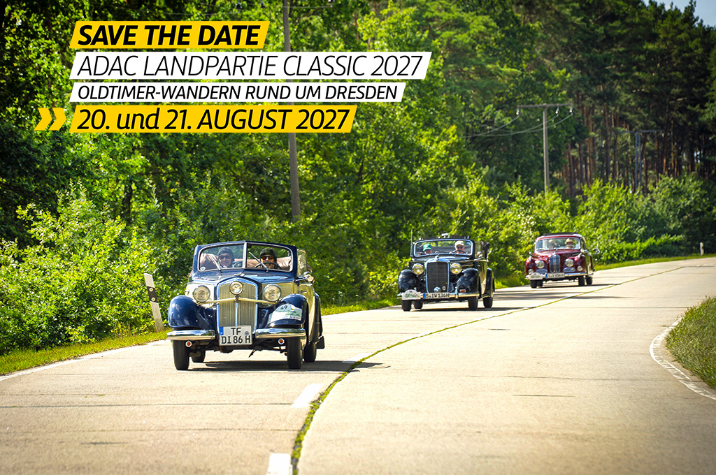 "Save the Date"-Werbebanner für die ADAC Landpartie Classic 2027 (Oldtimer-Wandern rund um Dresden, 20. und 21. August 2027) mit drei Oldtimer-Cabriolets, die hintereinander auf einer von Wald gesäumten Landstraße fahren.