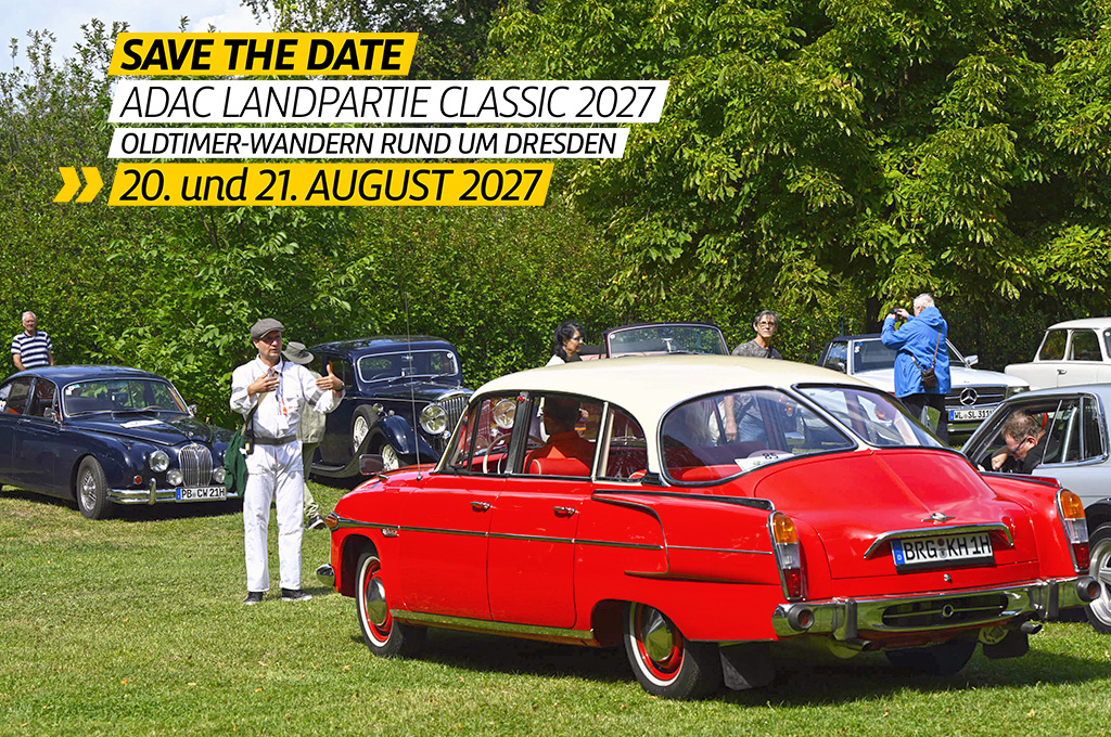 "Save the Date"-Werbebanner für die ADAC Landpartie Classic 2027 (Oldtimer-Wandern rund um Dresden, 20. und 21. August 2027) mit einem roten Oldtimer mit hellem Verdeck im Vordergrund auf einer Wiese, umgeben von weiteren Oldtimern und Besuchern zwischen Bäumen.